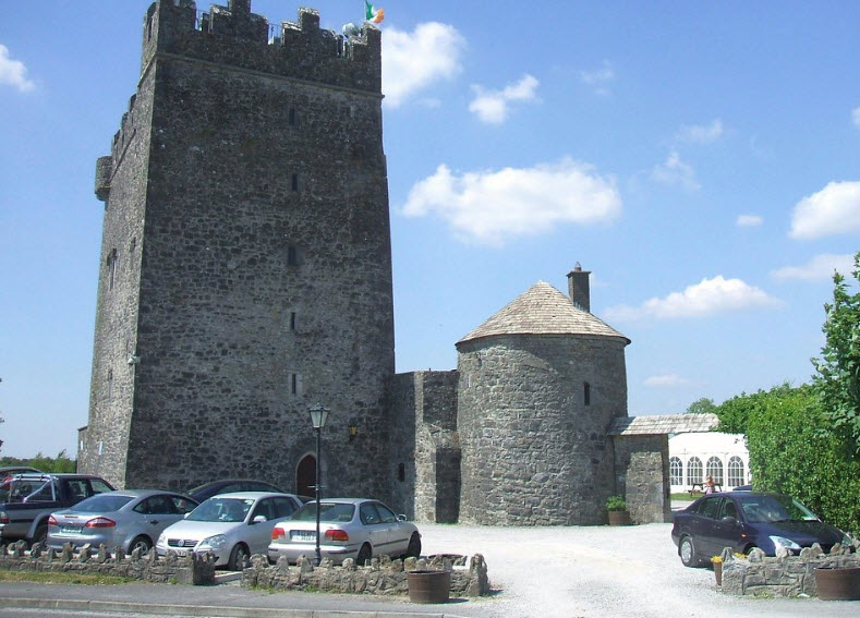 Tyrrellspass Castle, Ireland